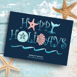Lycklig Seashore | Jul för Beach Seashell-flottan Julkort<br><div class="desc">Ett platta julkort med ett nyktert "Glad helg"-säsongsskal,  svan och havets vinkara typografi med ett nautiskt mönster på motsatt sida i nyblå,  turkos och korall. Originalteckningen KL Lagrar.</div>