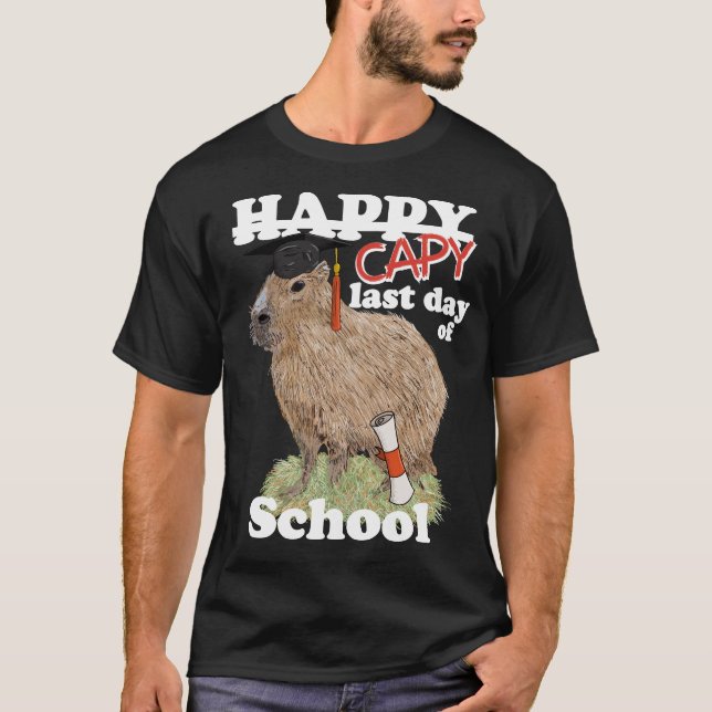 Lycklig: Skolans sista dag i Capybara Studenten T Shirt (Framsida)