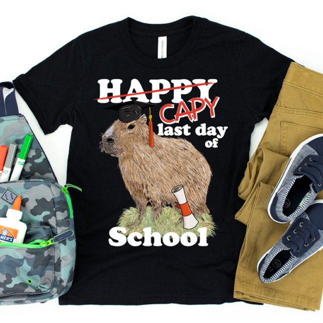 Lycklig: Skolans sista dag i Capybara Studenten T Shirt (Skapare uppladdad)