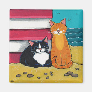 Lycklig smoking och tabby katt på stranden magnet
