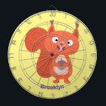 Lycklig söt tecknad med röd ekorre darttavla<br><div class="desc">Den här söta,  lycklig röda ekorren är redo att äta en akorn. Ritad i tecknad illustration stil för muty roligt!</div>