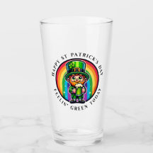 Lycklig St patrick's day Leprechaun med Grönt öl