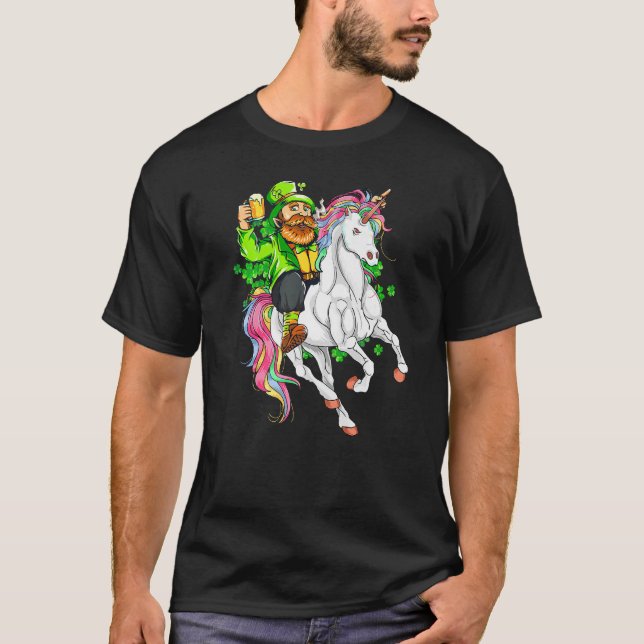 Lycklig St patricks day Leprechaun Riding Unicorn T Shirt (Framsida)