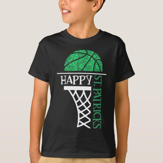 Lycklig St patricks day Shamrock basketball player T Shirt (Framsida)