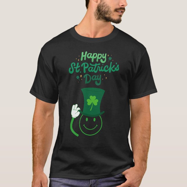 Lycklig St. Patrick's Day Smily Ansikte i ett Hat T Shirt (Framsida)