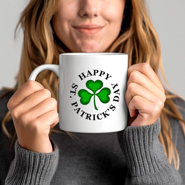 LYCKLIG ST. PATRICK's DAY Text med grönt Shamrock Kaffemugg (HAPPY ST. PATRICK'S DAY Text with green Shamrock Coffee Mug)