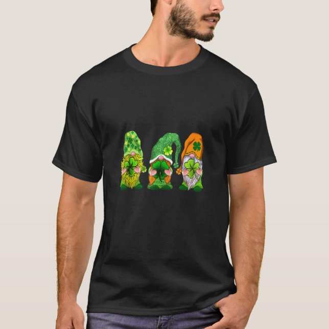 Lycklig St patrick's day Three Gnomes Shamrock T Shirt (Framsida)