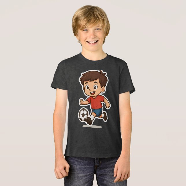 Lycklig Tecknad Boy spelar fotboll T Shirt (Framsida Full)
