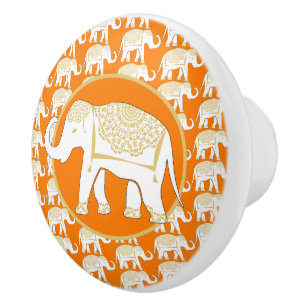 Lycklig thailändsk vitelefantorange knopp