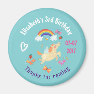 Lycklig Unicorn med Rainbow Clouds födelsedagstac Magnet