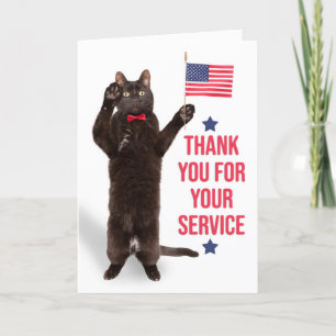 Lycklig veterans Day Cat Holding Flagga and Saluti Helgkort