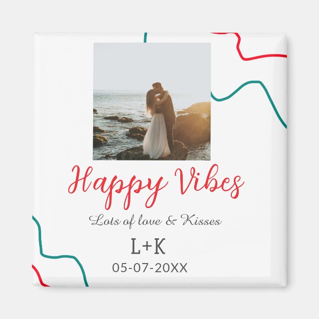Lycklig Vibes helgdag par namn datum bröllop röd Magnet (Framsidan)