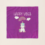 lycklig vibes, typografi, vit enmajs, leende, m sjal<br><div class="desc">En chiffonscarf med en söt illustration av en vit enmajsslam sitta på dess rytmö som ler och tittar lycklig. Lekande moln och regnbåge. Texten säger: Lycklig Vibes. En bra upplyftande bild. Med en rosa lila vattenfärgsbakgrund.</div>