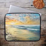 Lycklig vid Beach Laptop sleeve<br><div class="desc">Laptop sleeve med en solnedgång på stranden,  med anpassningsbar (valfritt).</div>
