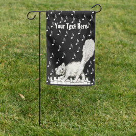 Lycklig Winking White Cat på Piano Nycklar Musik n