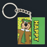 Lycklig Yogi Bear<br><div class="desc">Sprid positivitet med den här trevliga Yogi Bear-konstruktionen! Yogi Bear med sin klassiska flina, grönt hatt och slips, vid sidan av ord "LYCKLIG", fångar denna livliga teckning Jellystone Park favoritbjörn. Med grönt och gult färg, som fångar öga, kombinerat med en återanimering av stil, görs denna perfekt för fläkt av nostalgiska...</div>