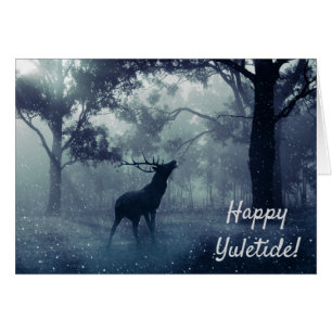 Lycklig Yuletide Winter Stag i en skog Hälsningskort