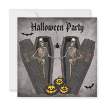 Lyckliga skelett i kistahalloween fest