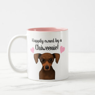 Lyckligt ägt av en Chiweenie Chihuahuatax Två-Tonad Mugg