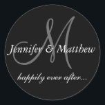 Lyckligtvis allt efter att de inledande bröllopset runt klistermärke<br><div class="desc">Svart Monogram Namn-bröllopssymbol ©2010 Anpassa med brev,  namn,  bröllop och bröllop färg.</div>
