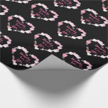 Lyckligtvis allt efter glittery Rosa Hearts Bröllo Presentpapper<br><div class="desc">Bröllop slår pappert. Designad med en romantisk illustration av ett gäng små rosa glittrande hjärtan som bildar ett hjärtformat ram. Inuti står det "Lyckligtvis alltid efter" i ett handskrivet stil-teckensnitt i trendiget. Ställ in på en svart bakgrund.</div>