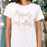 Lyckligtvis efter Bröllop Personlig Beige T Shirt<br><div class="desc">Gör en påstående med den här personligen bröllop t-shirt! Orden "Lyckligtvis alltid efter" skrivs i ett trendig-skriptteckensnitt och under kan du lägga till ett eget namn,  bröllop-datum,  plats eller annan text. En underbar gåva till vilken brud som helst! Färg: Naturbeige och vit.</div>