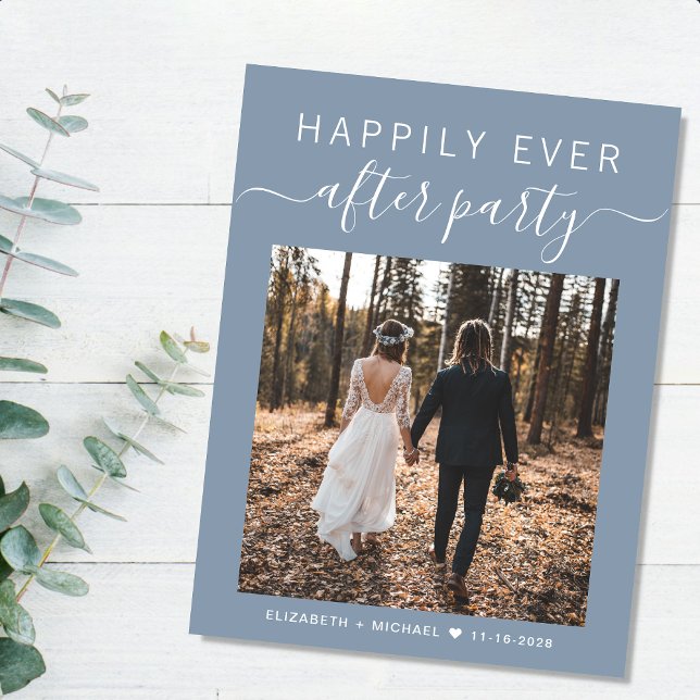 Lyckligtvis efter Party Photo Dusty Blue Bröllop Meddelande Vykort (An chic Happily Ever After Party postcard invitation for your wedding celebration)