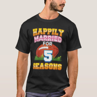 Lyckligtvis gift i fem fotbolls-åringar Anniv T Shirt