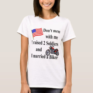Lyftt 2 soldater att gifta sig en biker t-shirt
