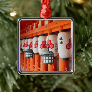 Lyktor inne i Itsukushima Shrine Julgransprydnad Metall