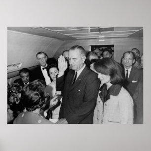 Lyndon B. Johnson som tar Office Oath Poster