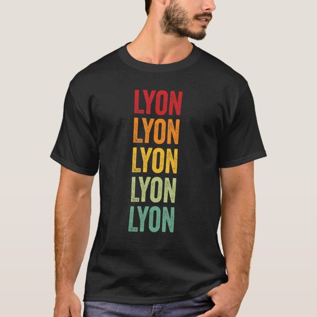 Lyon County Nevada Rainbow Text Design T Shirt (Framsida)