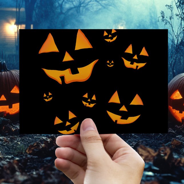 Lysande Jack-O-Lyktans Ansikte Halloween-design Vykort (Glowing Jack-O-Lantern Faces Halloween Design. Postcard)