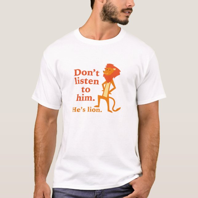 Lyssna inte på honom. Han är en lögnare. T Shirt (Framsida)