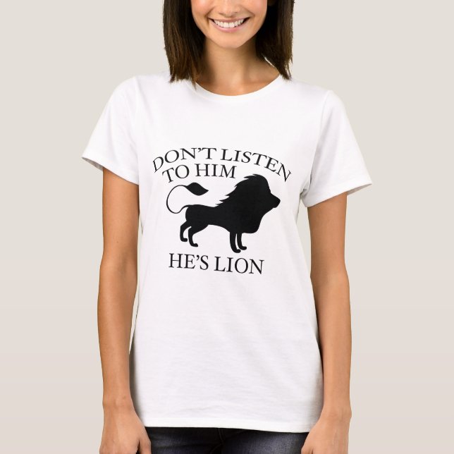 LyssnaHesLion2E.pngLyssna inte på honom. Han är Le T Shirt (Framsida)