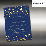 lyxen födelsedagsfest marinblå guld-stjärnor magnetisk inbjudningskort<br><div class="desc">En 40:e (eller någon ålder) födelsedagsfest inbjudan-magnet för både honom och henne. En marin blå bakgrund med faux guld-stjärnor. Anpassa och lägg till information om namn och party.</div>