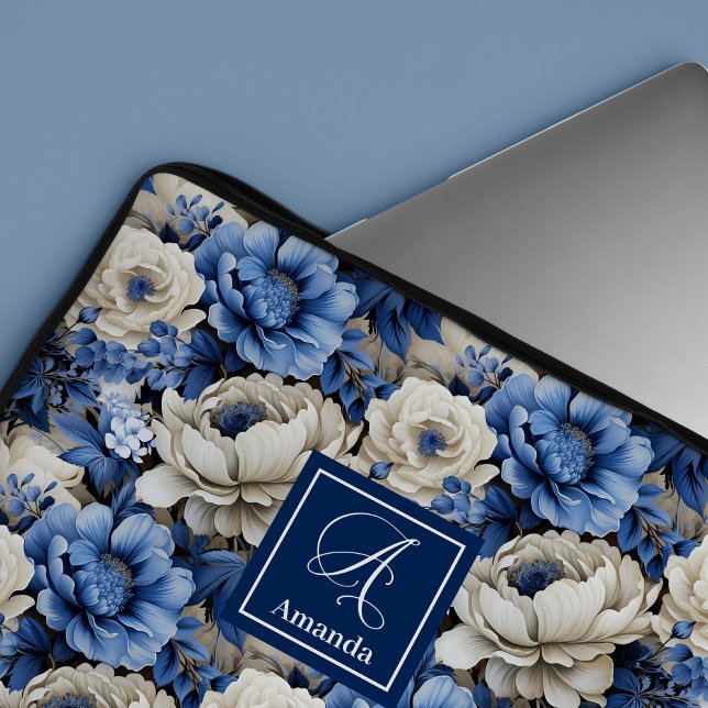 Lyxig blå och elfenbensfärgade blommor Elegant dat Laptop Fodral (Luxury Blue and Ivory Flowers Elegant Laptop Case)