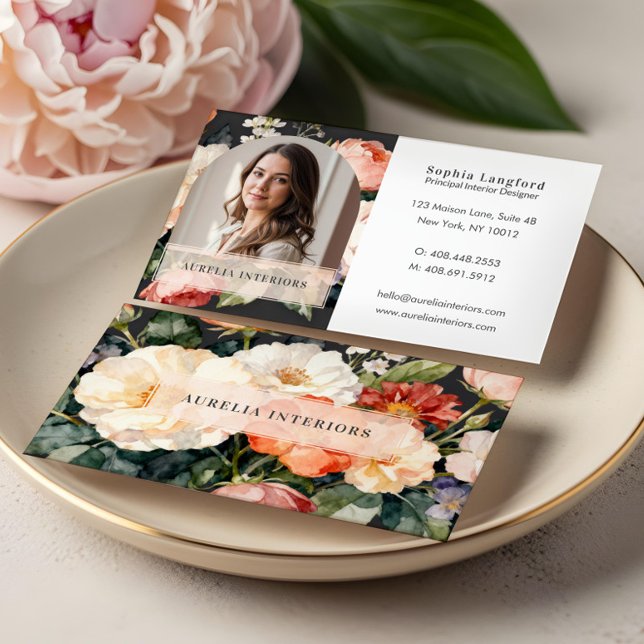Lyxig blomsterbåge foto Stilfull inredningsdesigne Visitkort (Luxury Floral Arch Photo Stylish Interior Designer Business Card)
