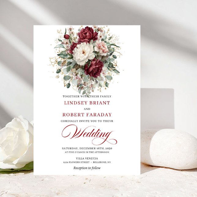 Lyxig Burgundy Vit Blommig Eukalyptus Bröllop  Inbjudningar (Luxury Burgundy White Floral Eucalyptus Wedding Invitation)