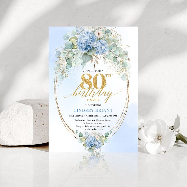 Lyxig dammig blå blomsterguld 80-års inbjudan (Luxury Dusty Blue Floral Gold 80th Birthday Invite)