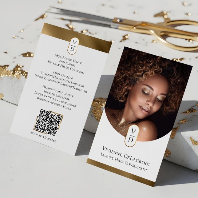 Lyxig Modern Guldmonogram Frisörsalong Visitkort (Luxury Modern Gold Monogram Hair Stylist Salon Business Card)