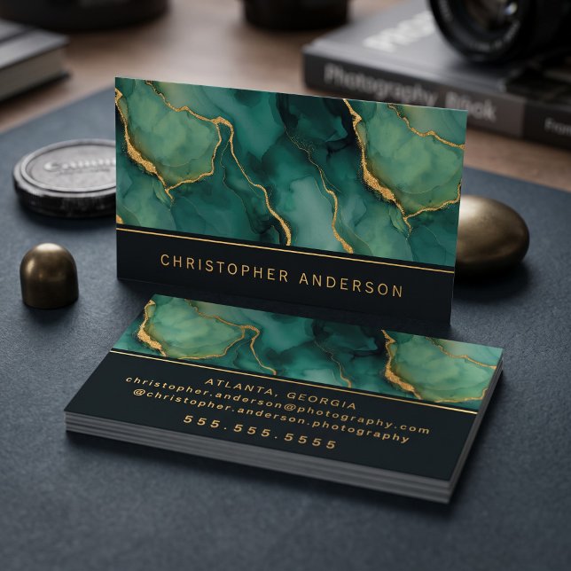 Lyxig smaragd marmor visitkort (Simulated business cards on table)