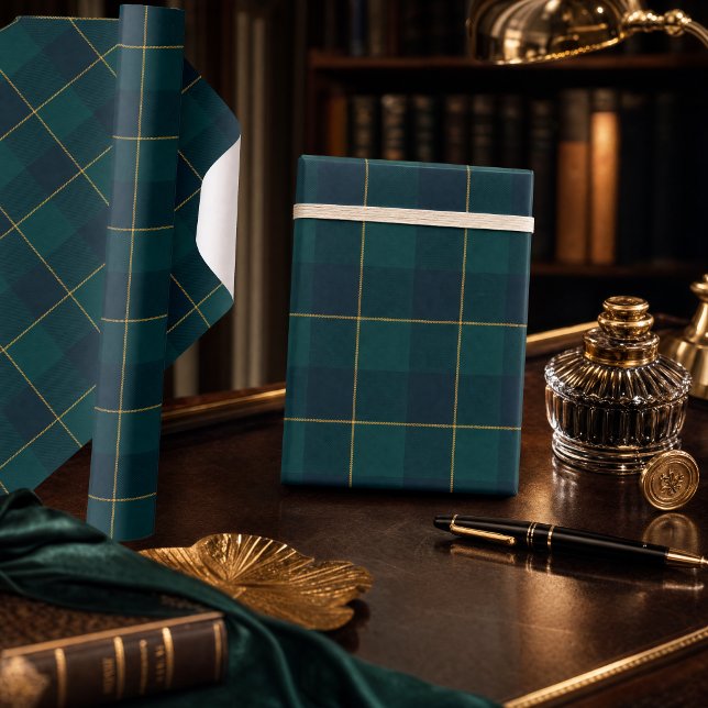 Lyxig smaragdgrön och marinblå rutig presentpapper (Luxury Emerald Green & Navy Plaid Wrapping Paper)