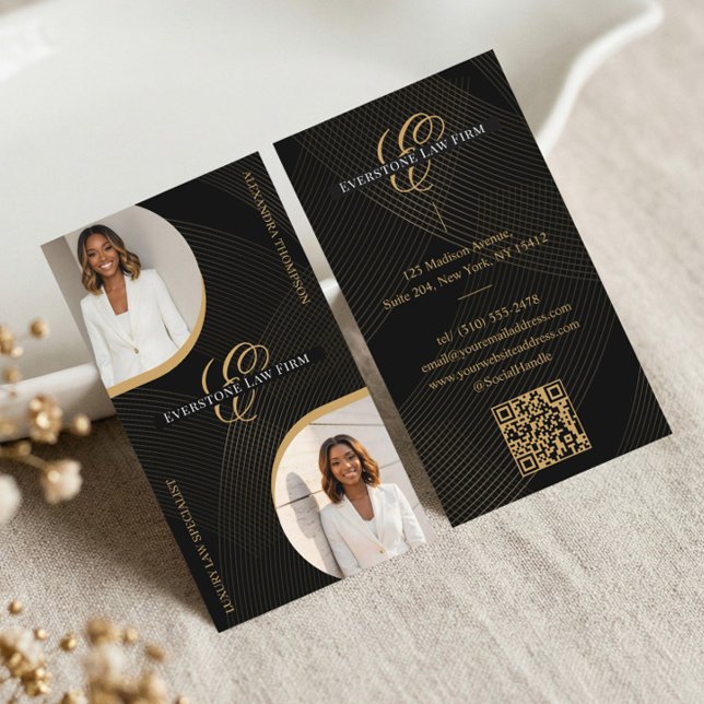 Lyxigt svart guldskript monogram advokatbyrå foto visitkort (Luxury Black Gold Script Monogram Law Firm Photo Business Card)