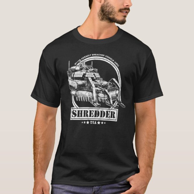 M1150 Assault Breacher Fordon T Shirt (Framsida)