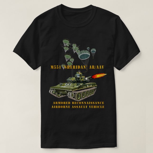 M551 Sheridan Firing ARVAAV w Paratroopers T Shirt (Design framsida)