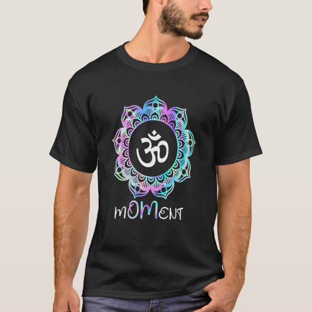 M OM ent Mandala Yoga  1 T Shirt (Framsida)