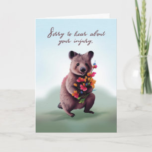Må bättre efter skada Björn omfamning med blommor Kort