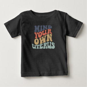 Må din egen Uterus Feminist... T Shirt