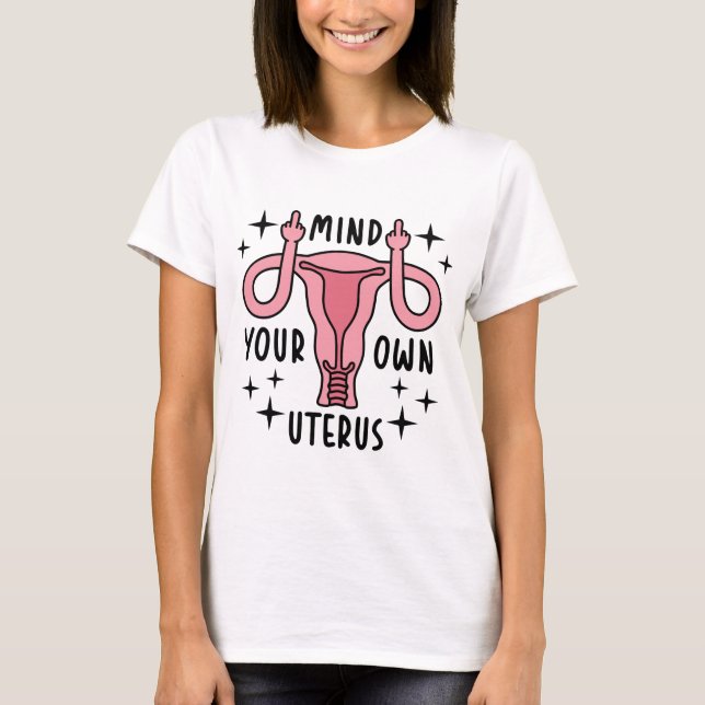 Må din egen Uterus Feminist... T Shirt (Framsida)